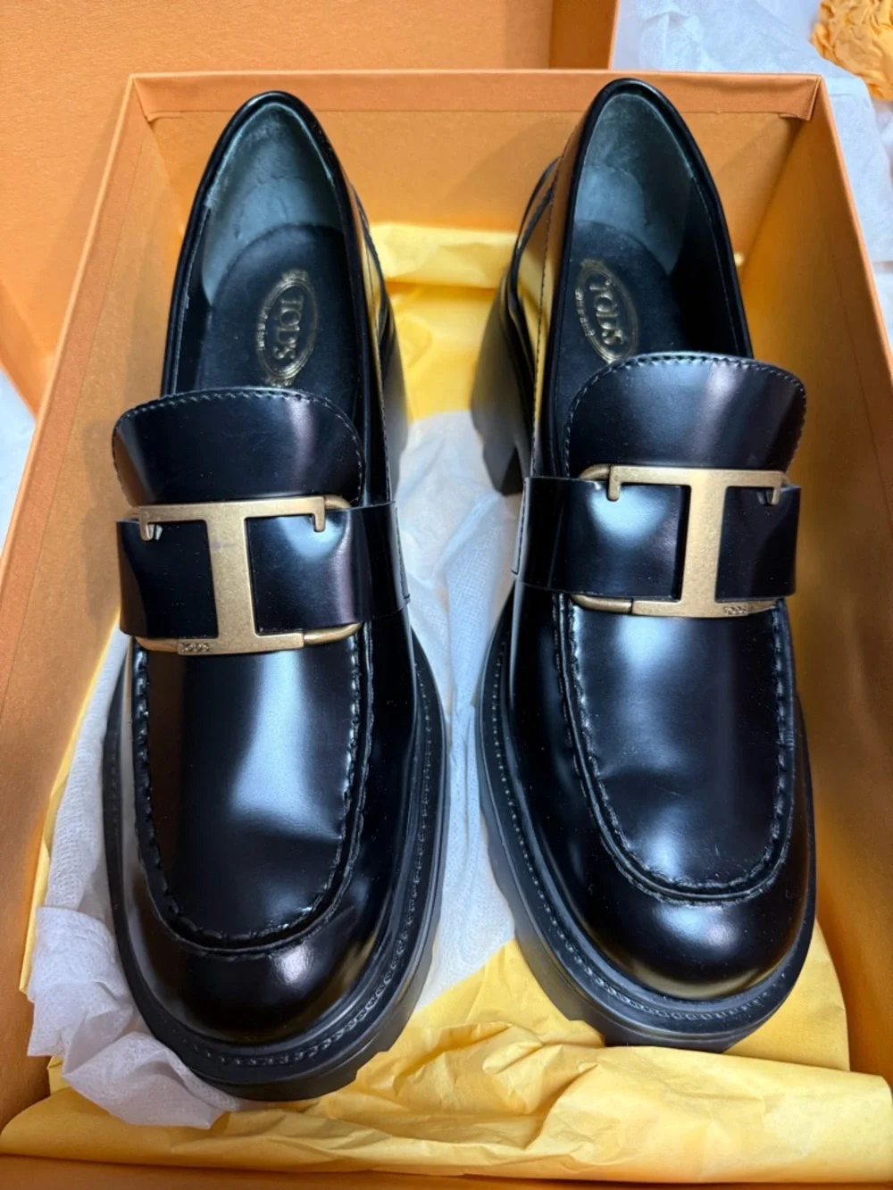 Tod's Luxury Designer Black Leather Women's Loafers with Gold T-Bar Accent - Picture 4 of 6